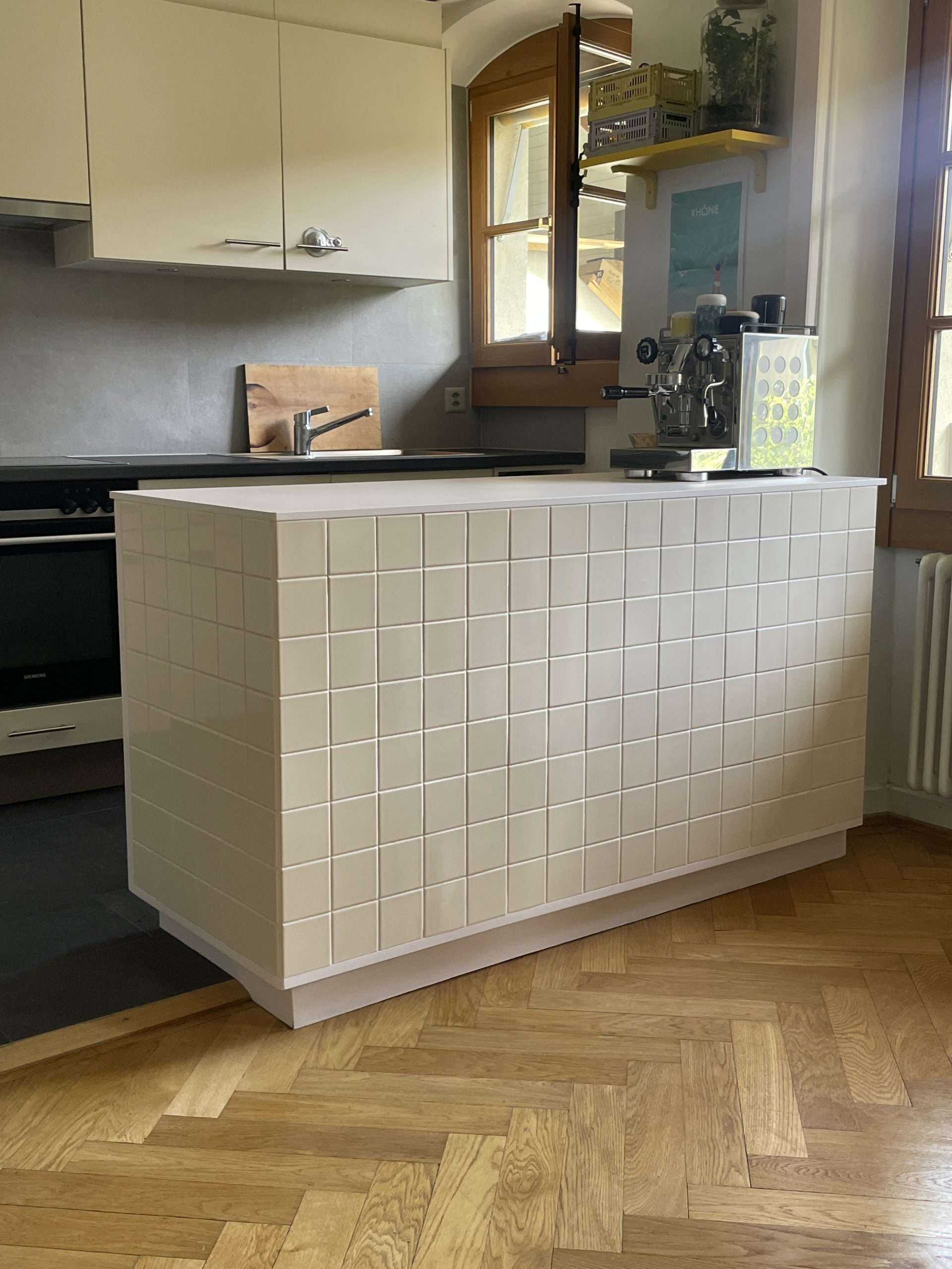 KITCHEN ISLAND